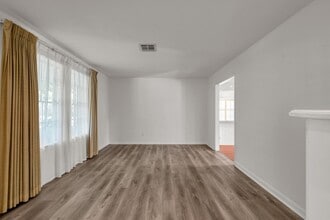 Building Photo - 26926 Maplewood Dr