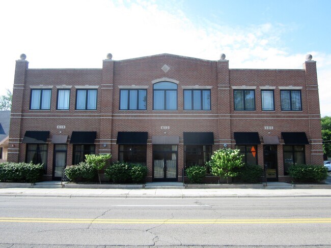 Foto del edificio - 614 E 11 Mile Rd