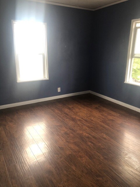 Building Photo - 2587 Sale Pl