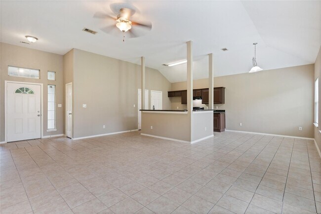Foto del edificio - 9104 N Green River Dr