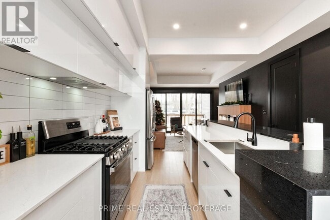 Building Photo - 417 Base Line Rd E