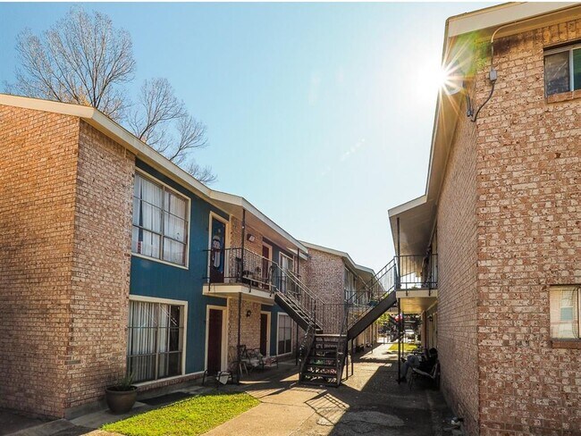Building Photo - 816 Oak St