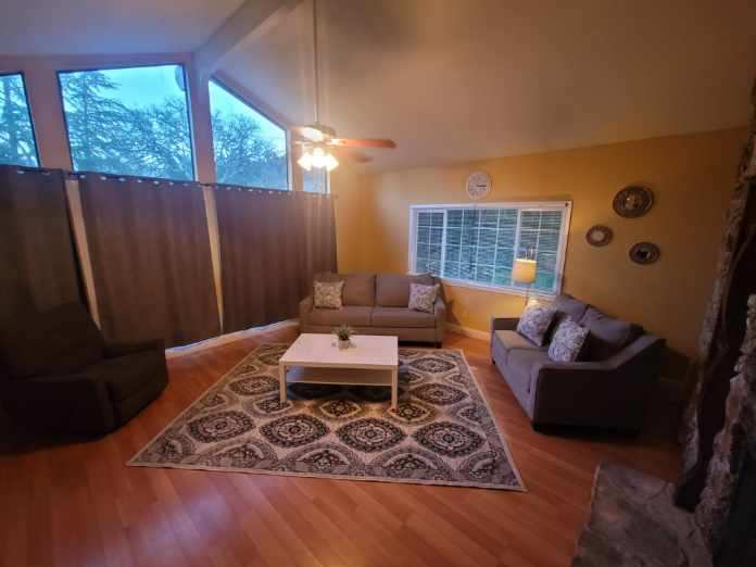 Large Living Room - 5160 Sharp Rd