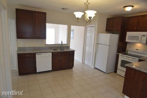 Primary Photo - 2 br, 1 bath Apartment - 293 School St Apt 3