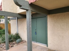 Building Photo - 6043 W Golden Ln