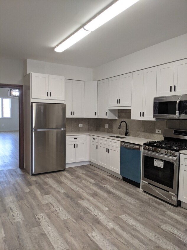 Foto principal - 1319 W Grand Ave