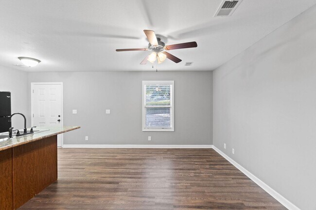 Building Photo - 800 Martin St