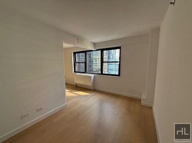 Building Photo - East 39th Street