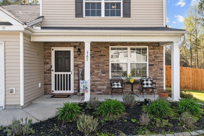 Building Photo - Beautiful Home on a Great Lot!