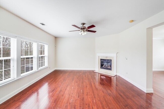 Building Photo - The 3BR Home You’ve Been Waiting For—Move-In Ready & Inviting