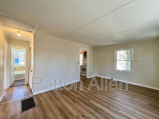 Building Photo - 53 Riverview Dr