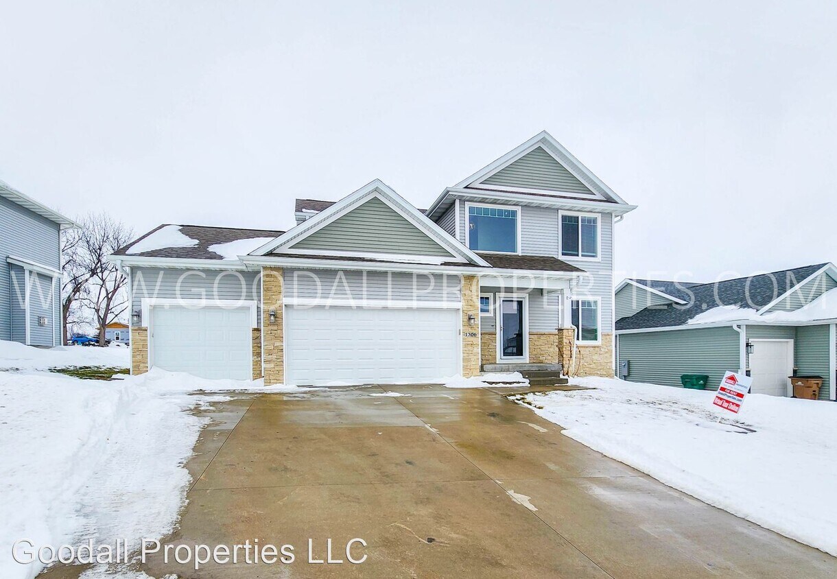 Primary Photo - 4 br, 3.5 bath House - 1306 Green Hills Dr