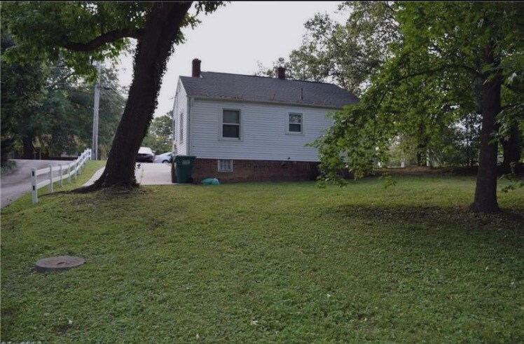 Foto principal - 210 Oakview Rd