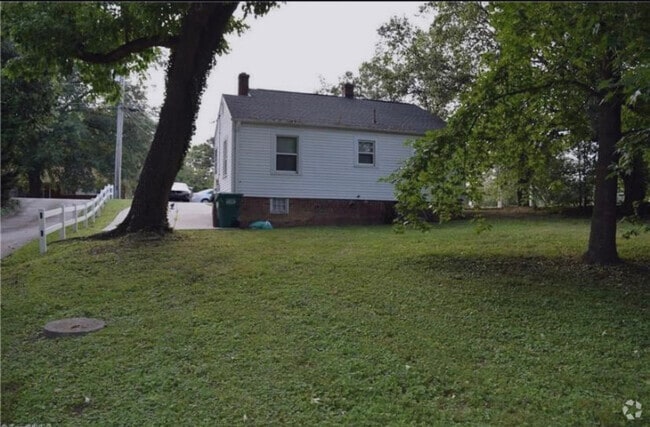 Building Photo - 210 Oakview Rd