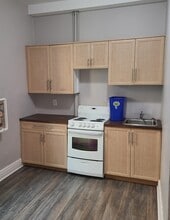 Building Photo - 146-146 River Ave