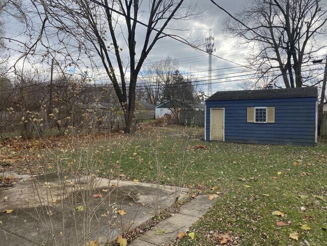 Building Photo - 1026 W Rose St