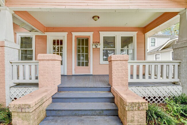 Foto del edificio - Charming 3-Bedroom Cottage in The Heights