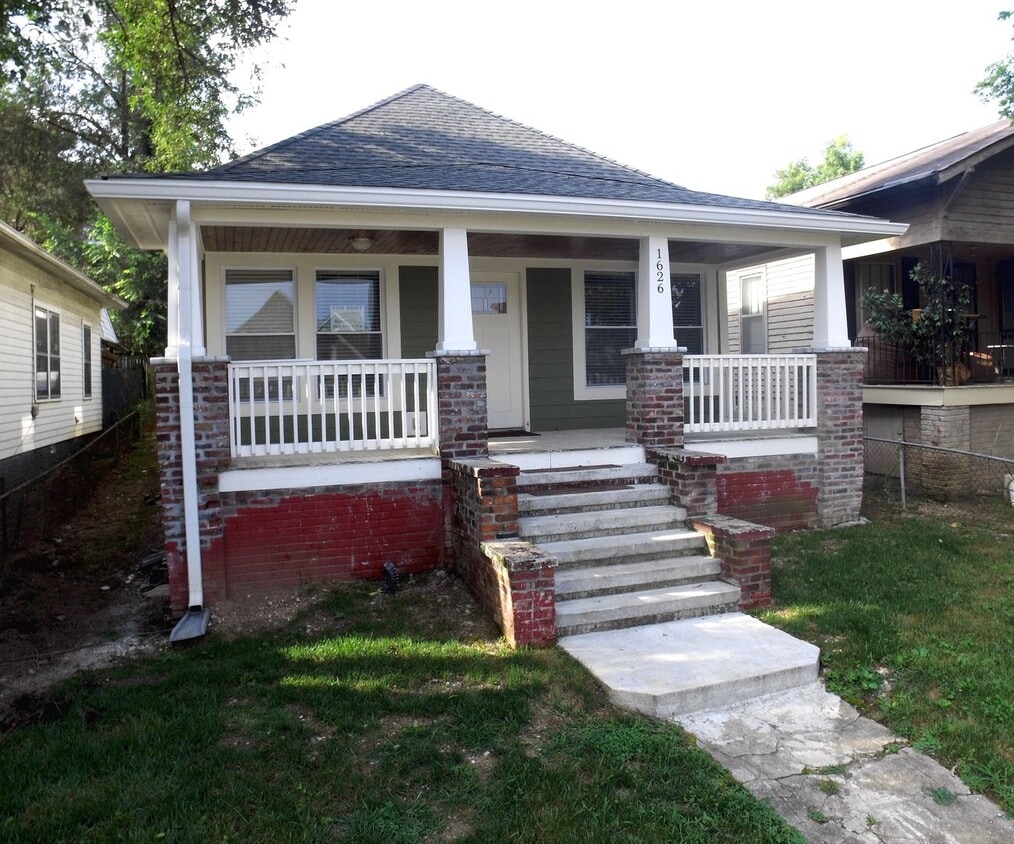 Primary Photo - 1626 Forest Ave