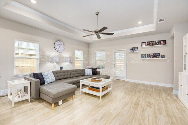 Foto del edificio - 5702 Overland Dr