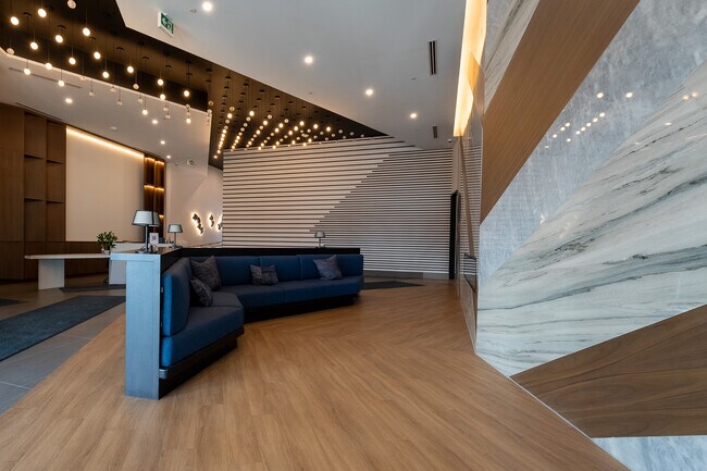 Building Photo - 1037 The Queensway