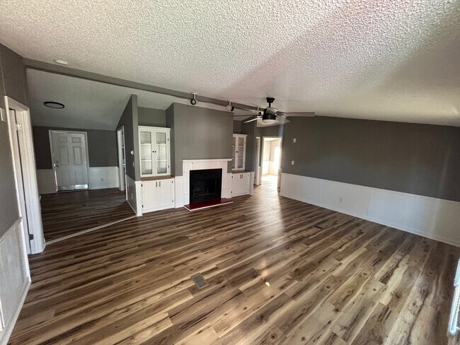 Building Photo - 421 Hannaway St