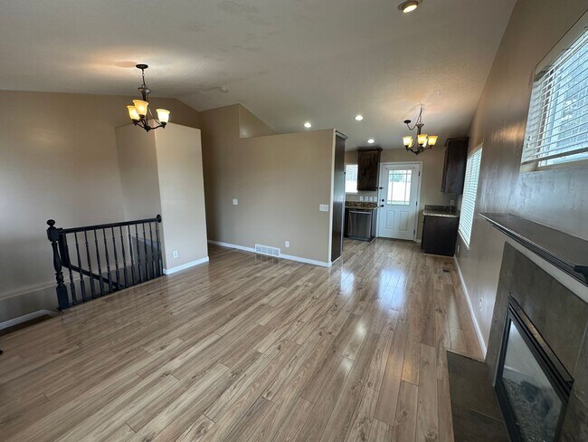 Building Photo - Great Family Home in Excellent West Jordan...
