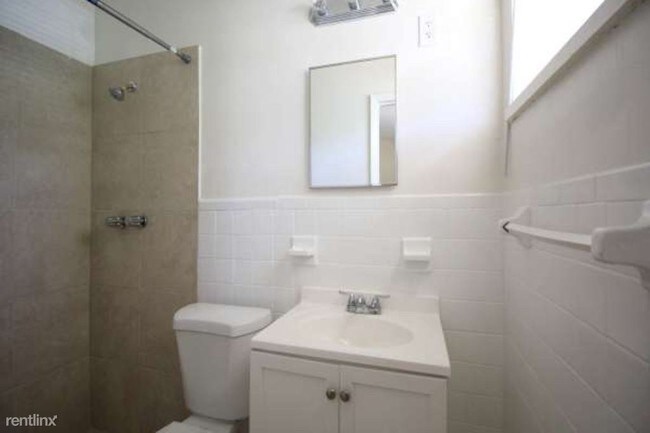 Building Photo - 3 br, 2 bath House - 2701 NW 11th Pl