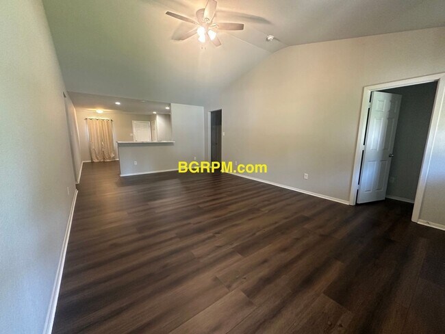 Foto del edificio - Great 4 Bedroom for rent!