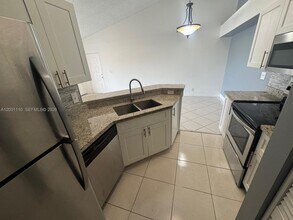 Building Photo - 9999 Summerbreeze Dr