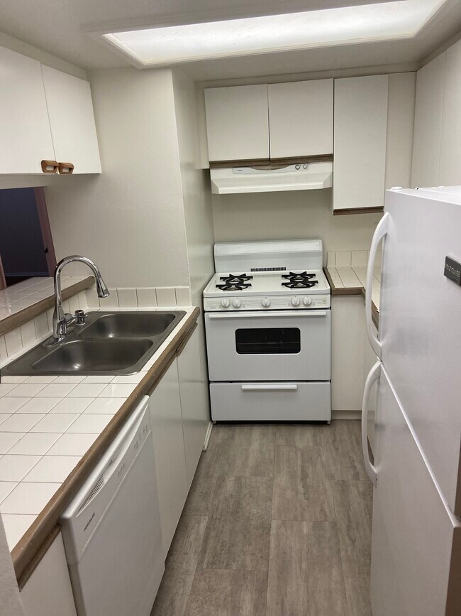 Foto del edificio - Midvale Ashton Plaza