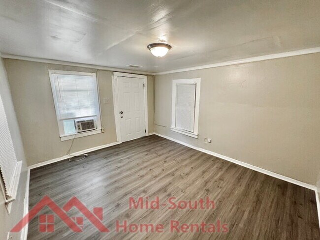 Foto del edificio - 1536 Brookins St