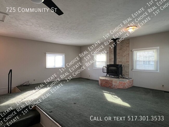 Building Photo - SHORT TERM LEASE - Spacious 3-BDR 1.5-BTH ...