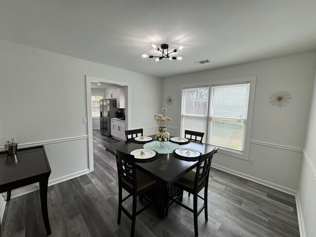 Foto del edificio - 2322 Red Rose Ln