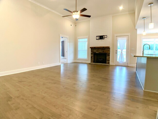 Foto del edificio - 1536 Collins View Way