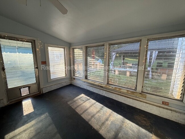 Building Photo - 3013 Masonic Dr