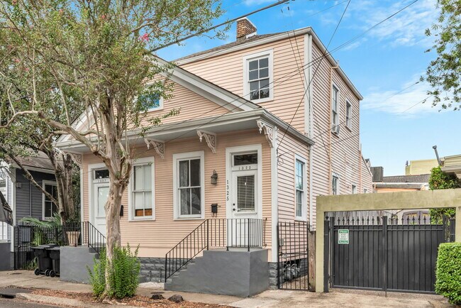 Building Photo - 1325 Sixth St