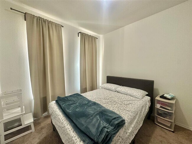 Building Photo - 123 Adeline Dr