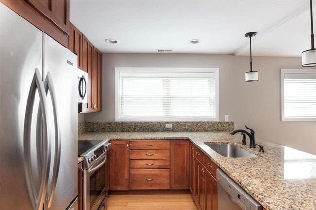 Building Photo - 610 Forest Ct