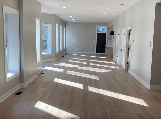 Foto del edificio - 1316 N Maplewood Ave