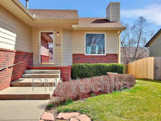 Building Photo - 812 S Red Oaks Cir