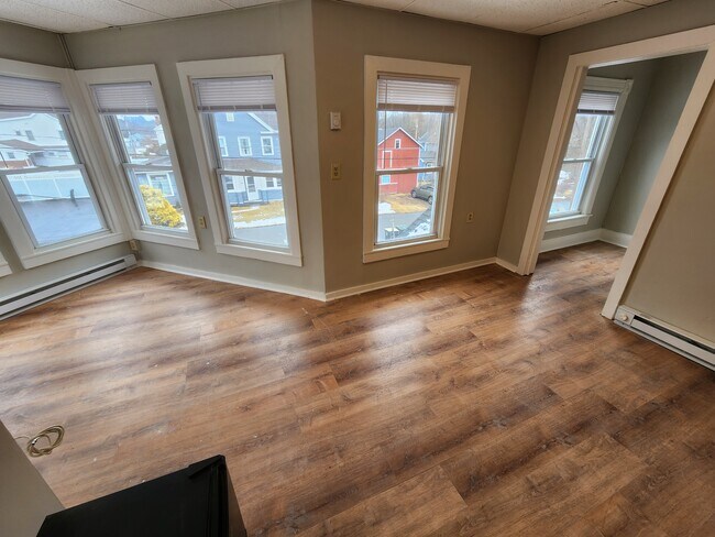 Building Photo - 11 Pearl St