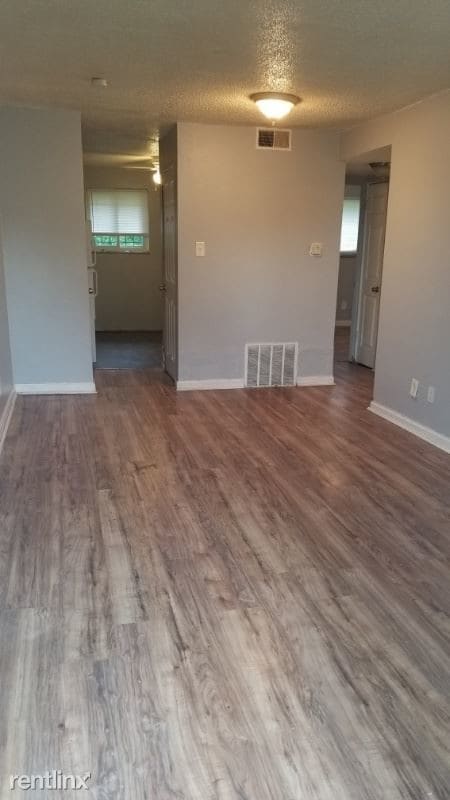 Building Photo - 2 br, 1 bath Apartment - 5871 Roosevelt Place