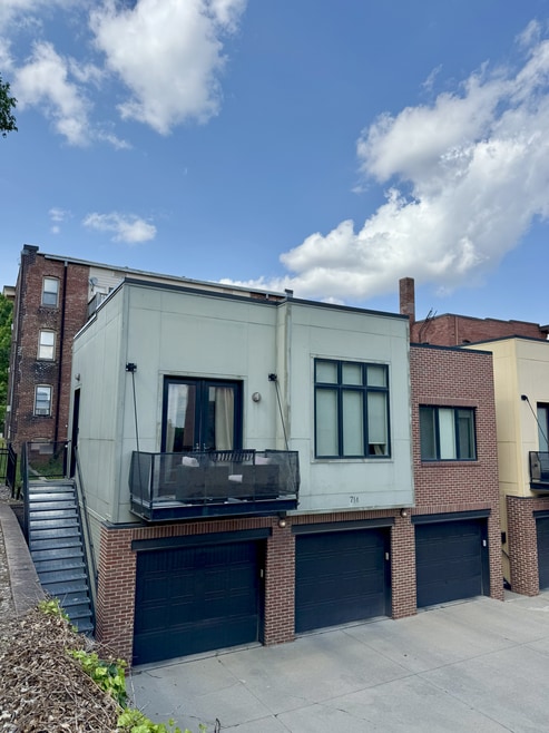 Building Photo - 714 15th St