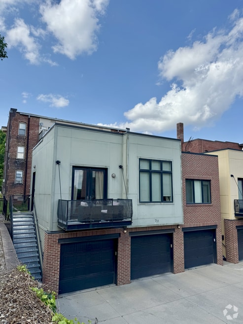 Building Photo - 714 15th St
