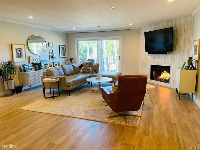 Building Photo - 3 br, 2 bath Condo - 2501 S El Camino Real...