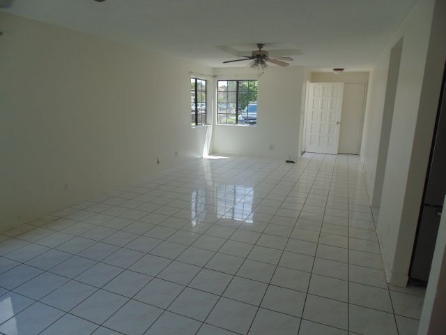 Building Photo - 4 bedroom, 2 bath, w/ 2 car garage in Ewa ...