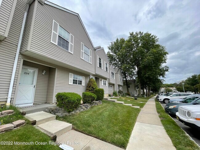 Building Photo - 694 Darlington Dr