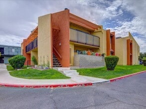 Building Photo - 834 S Langley Ave