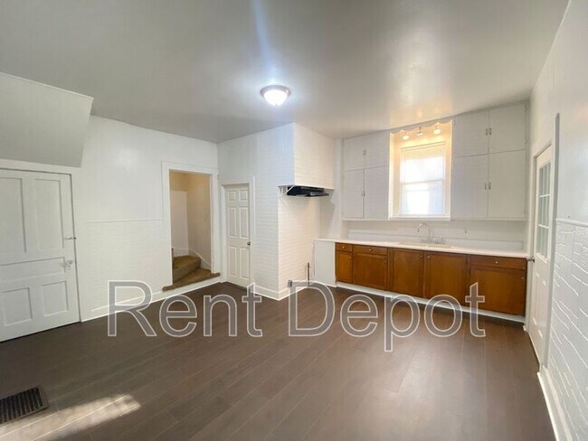 Building Photo - 401 N Elm Ave