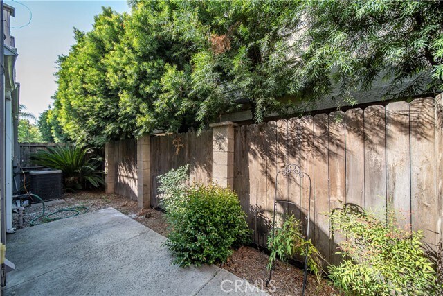 Building Photo - 1835 S Alta Vista Ave